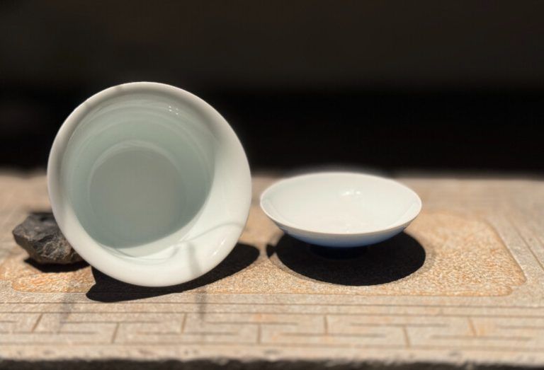 CHÉN KHẢI SỨ CẢNH ĐỨC TRẤN MEN LAM - Quân trà