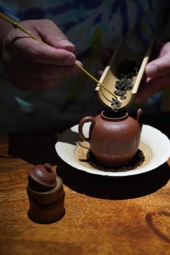 Pha trà ấm tử sa